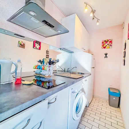 4 People-pool -elevator-near Apartment