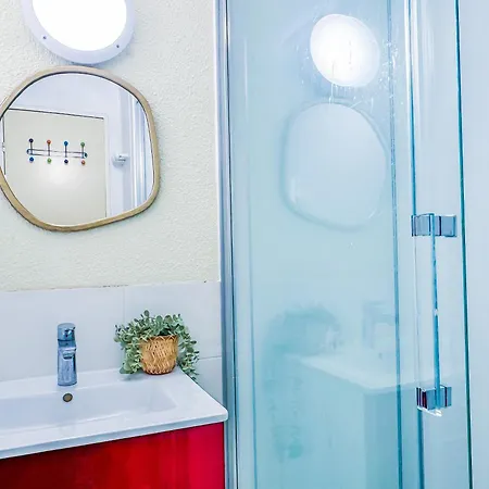 4 People-pool -elevator-near