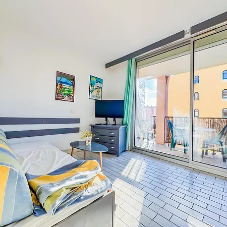 4 People-pool -elevator-near Apartment